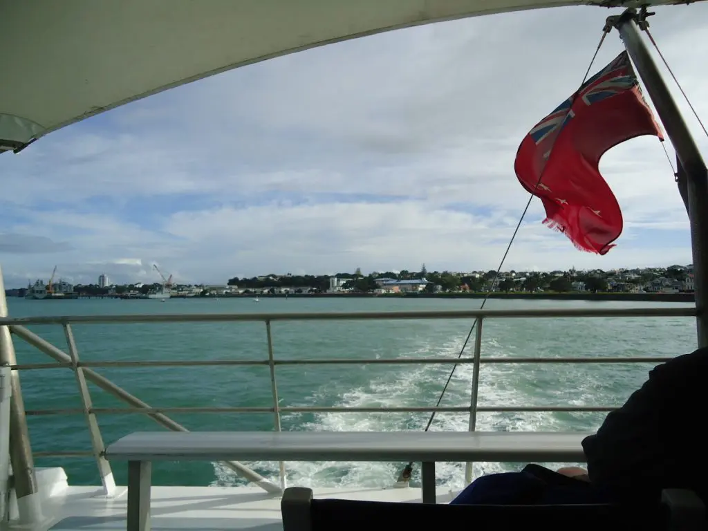 Escalando o vulcão Rangitoto na chuva