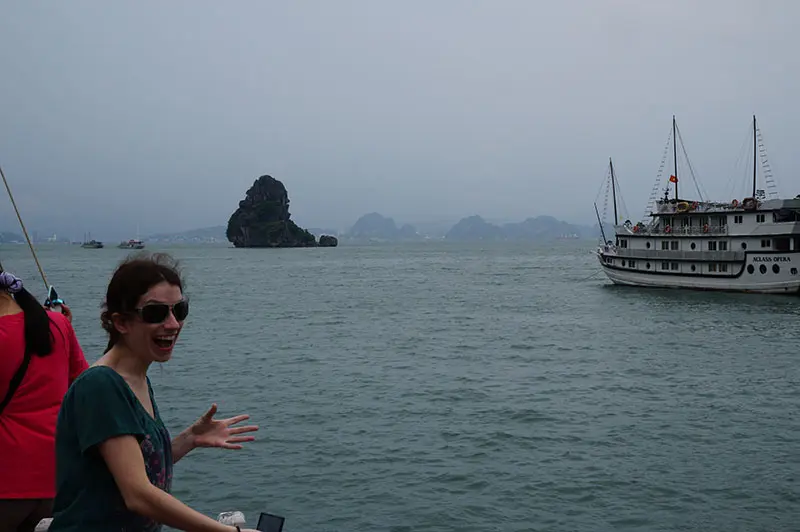halong bay vento barco