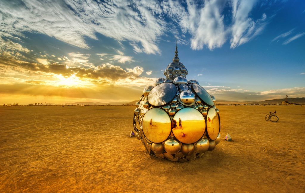 BurningMan Mirror Dome espelho deserto