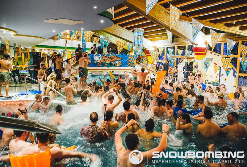 5 festivais alucinantes ao redor do mundo snowbombing piscina andrew whitton