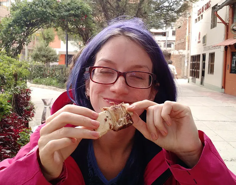 comendo feliz trekking laguna Wilcacocha
