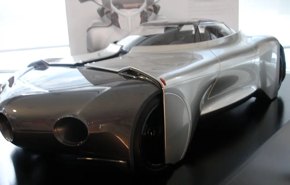 mercedes benz carro futurista prateado