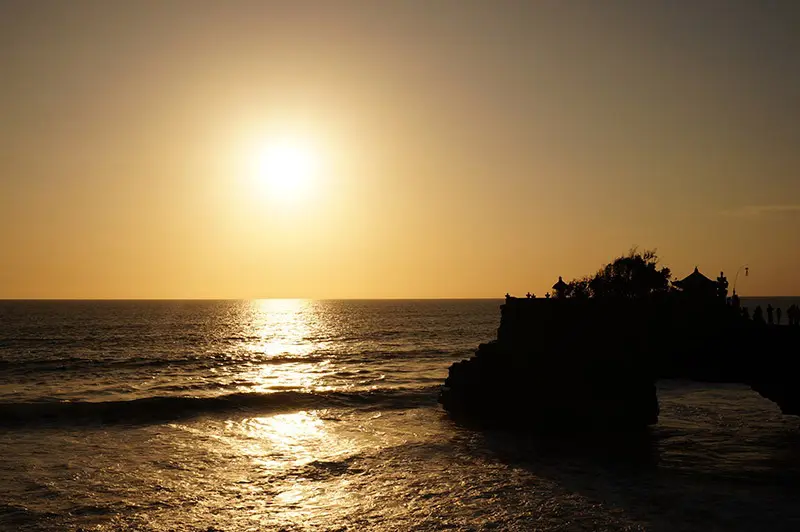 por-do-sol-templo-em-bali-tanah-lot
