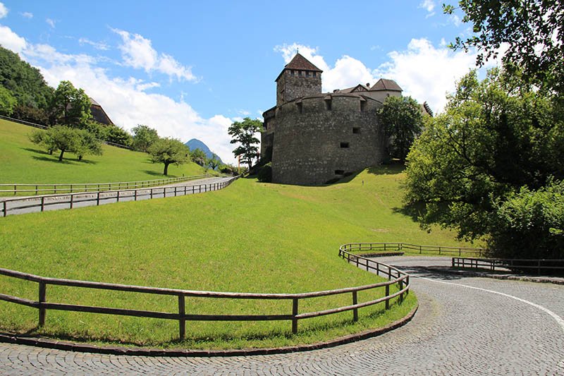 trilha ate castelo de vaduz liechtenstein