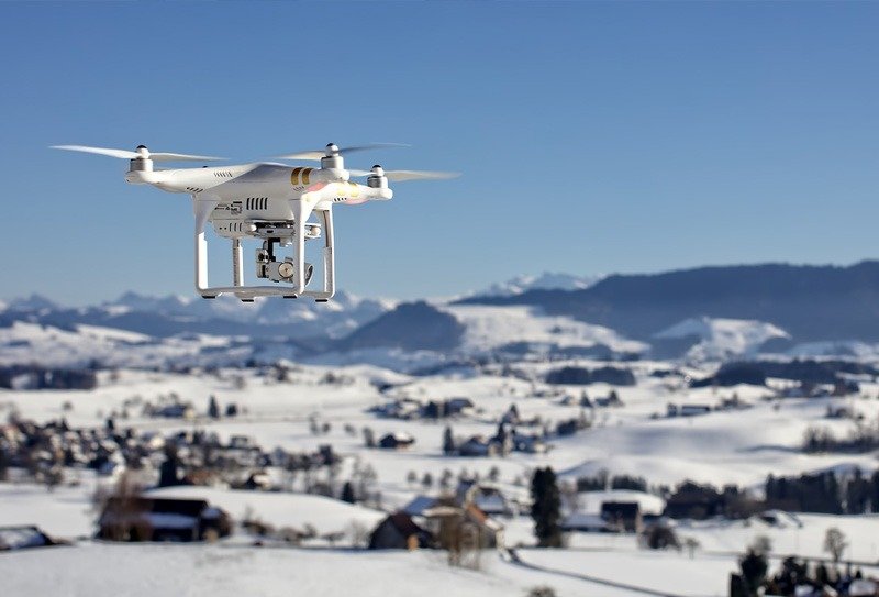 viajar com drone no inverno neve