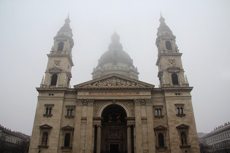 catedral de budapeste neblina