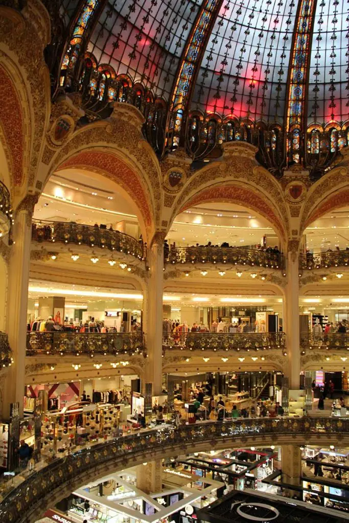 As lojas de roupas baratas em Paris - Conexão Paris