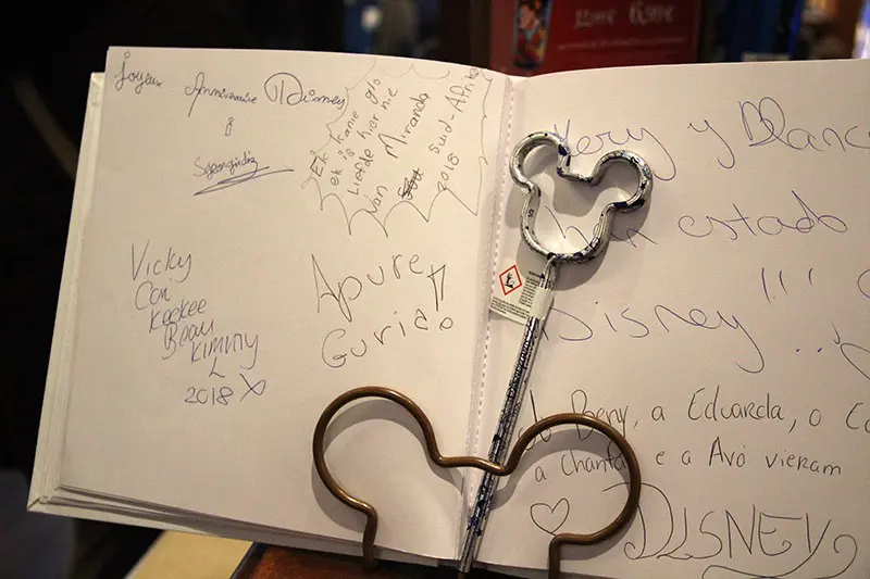 apureguria disney caderno assinado