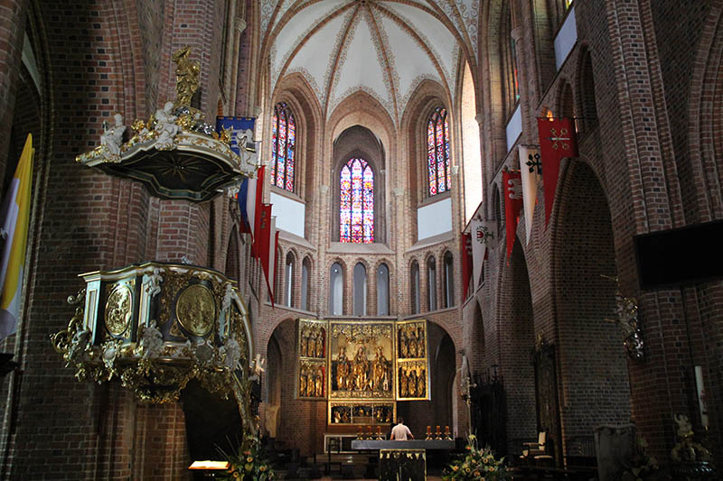 primeira igreja da polonia