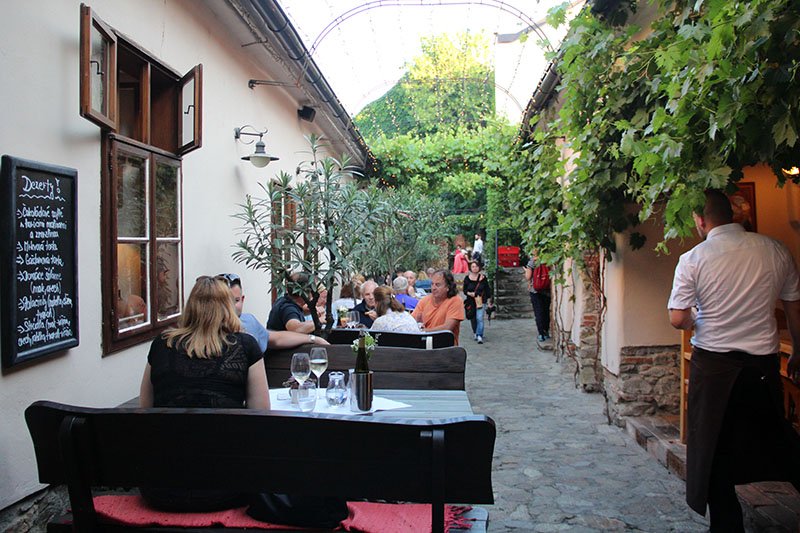 restaurante modra o que beber na eslovenia bratislava
