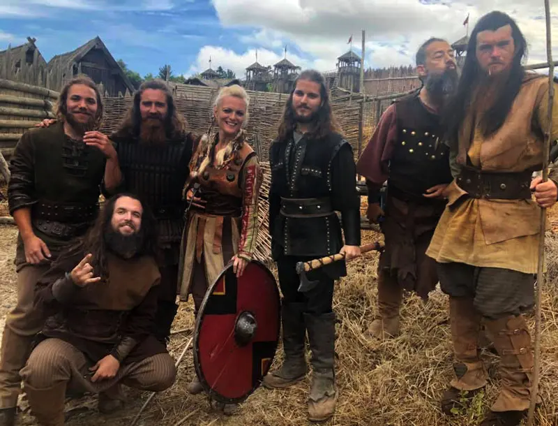 Como são os 15 atores de “Vikings” na vida real / Incrível