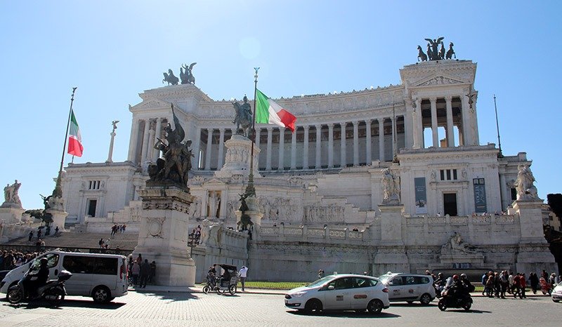 guia turístico em roma piazza venezia palazzo
