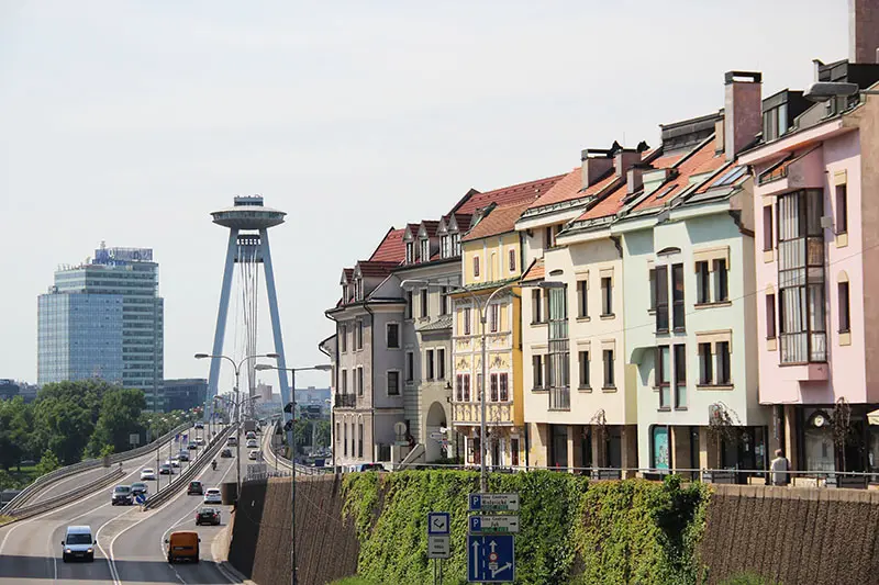 torre ufo casinhas coloridas bratislava eslovaquia
