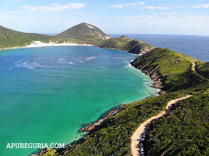 Vista aérea do Boqueirão e Praia do Farol em Arraial do cabo
