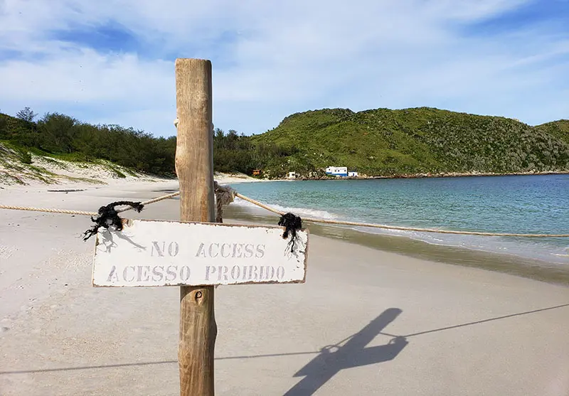 Praia do Farol tem cerca para preservacação