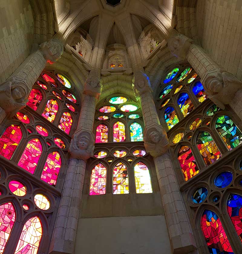 Vitrais coloridos na Sagrada Família