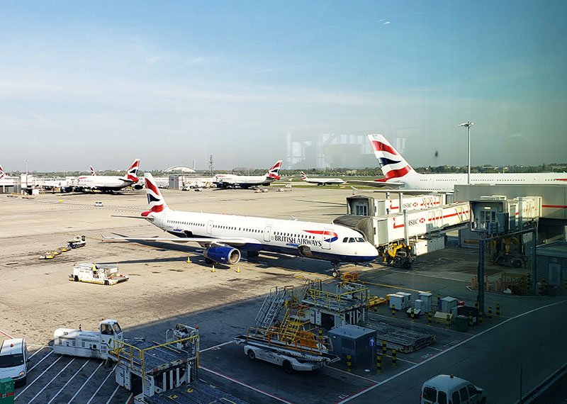 Terminal da British Airways no aeroporto Heathrow em Londres 