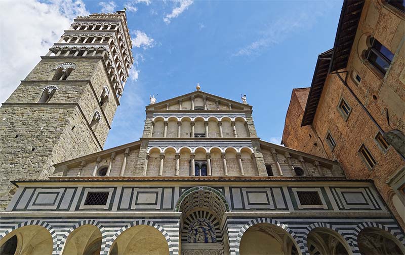 fachada catedral de pistoia na italia toscana