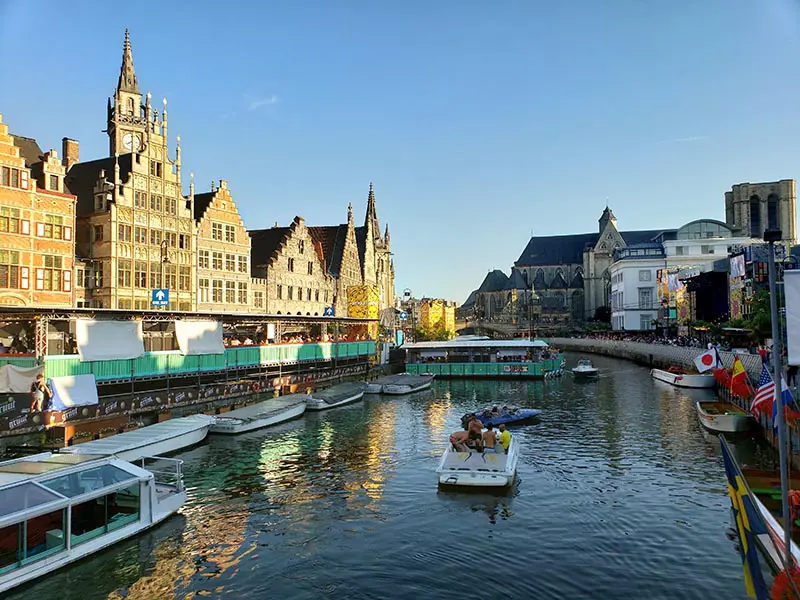 canal em gent durante o festival de verao