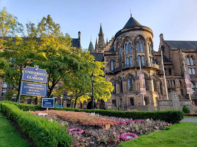 fachada universidade de glasgow