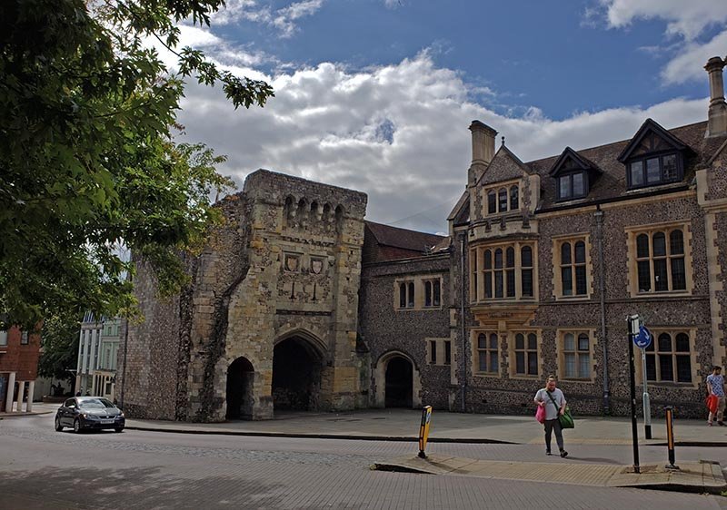 west gate portao do castelo hampshire