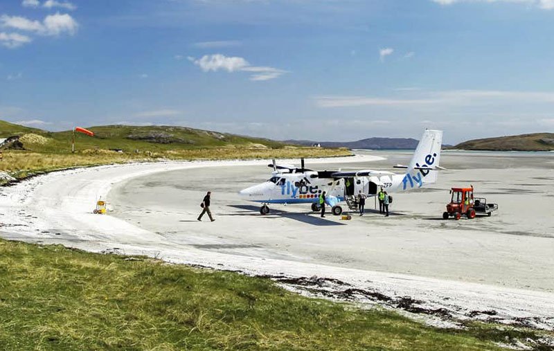 aeroporto na praia escocia voo mais curto do mundo