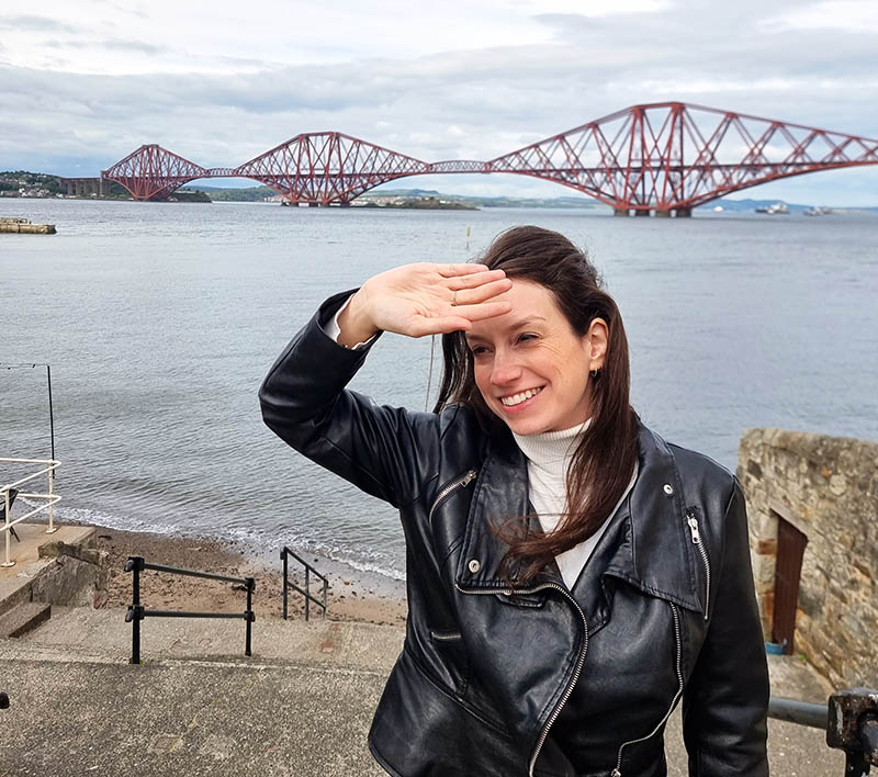 Queensferry a vila charmosa de Edimburgo e Forth Bridge