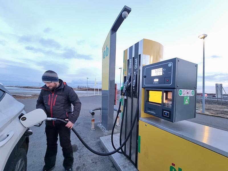 dirigir na islandia como abastecer gasolina