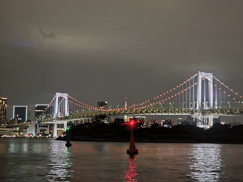 rainbow bridge toquio a noite