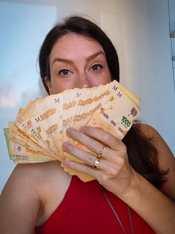 Moeda na Argentina dinheiro, dolar blue ou cartao