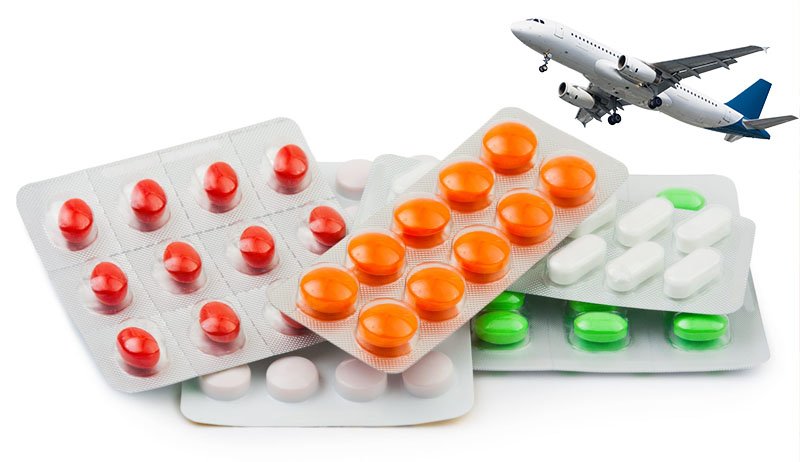 Levar remédios em viagens de avião para o exterior: quais são as regras?