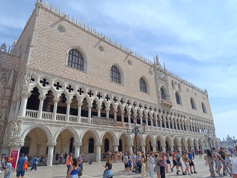 Palácio Ducal em Qual a melhor época para visitar Veneza Principais atrações.
