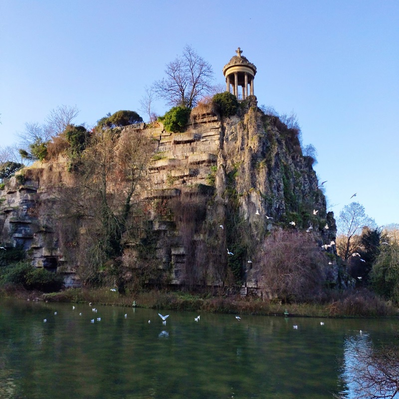 Parc des Buttes-Chaumont em 10 atrações grátis em Paris os melhores passeios gratuitos