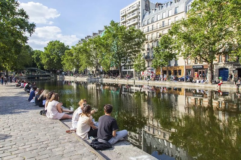 Canal Saint-Martin em Melhor época para visitar Paris o que fazer em cada época do ano