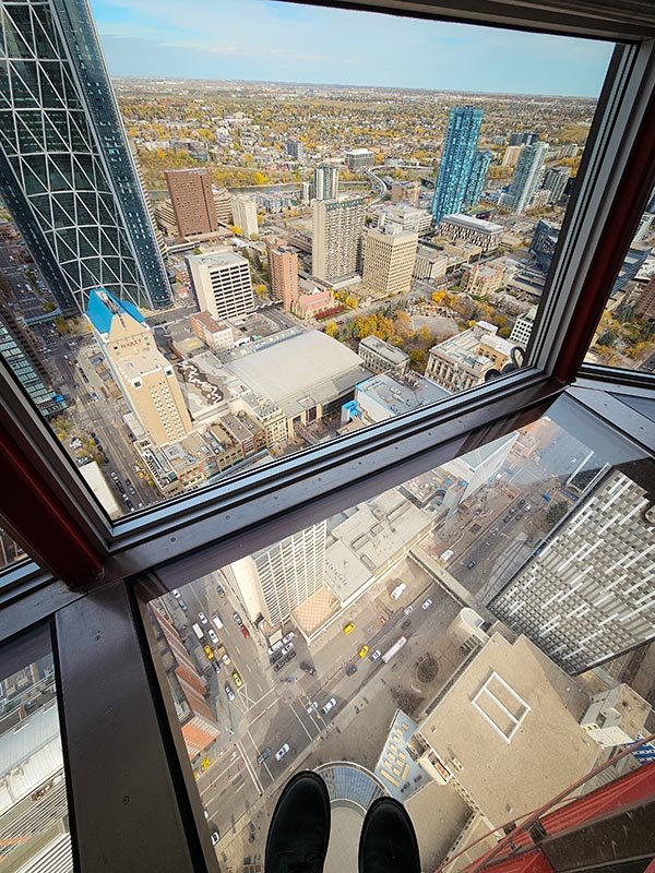 calgary tower piso vidro viagem canada