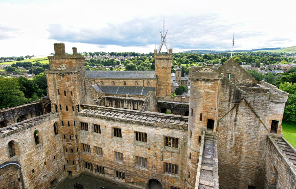 Linlithgow Palace, um dos castelos históricos que preservam o charme medieval da Escócia