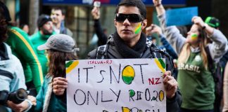 Tirando o pó! Manifestação