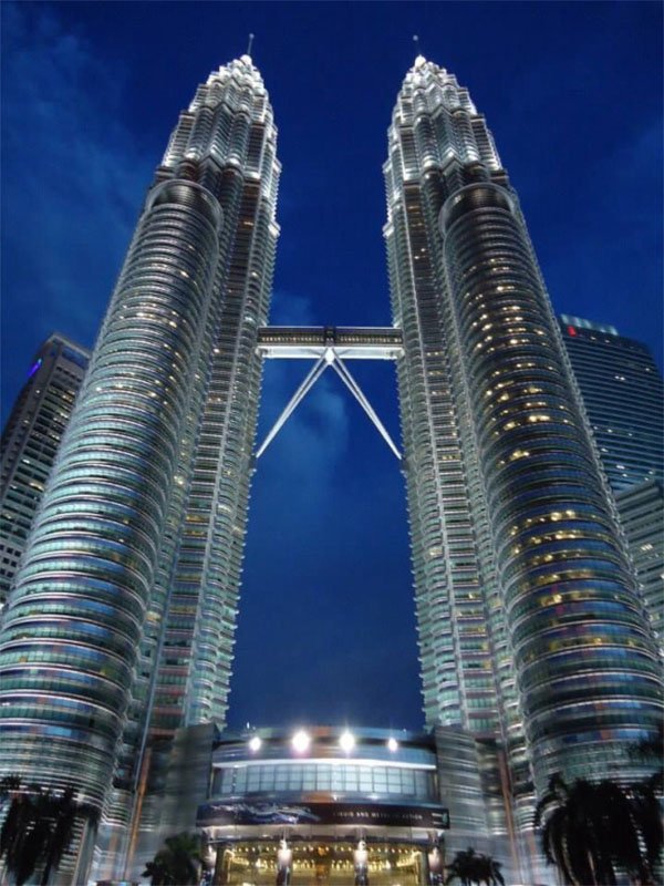 Atrações em Kuala Lumpur petronas towers noite