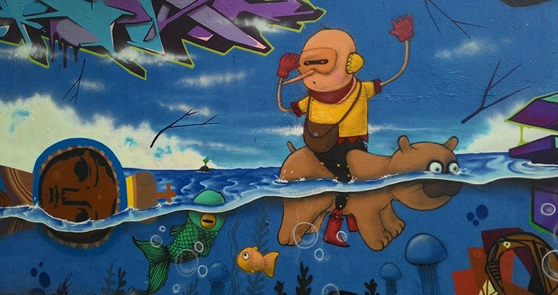 urso nadador Grafites no Beco do Batman: arte urbana em SP