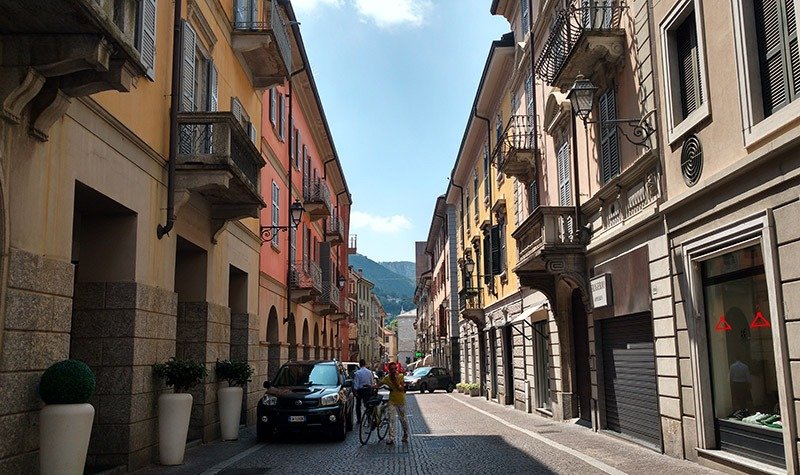 rua de lecco italia turista
