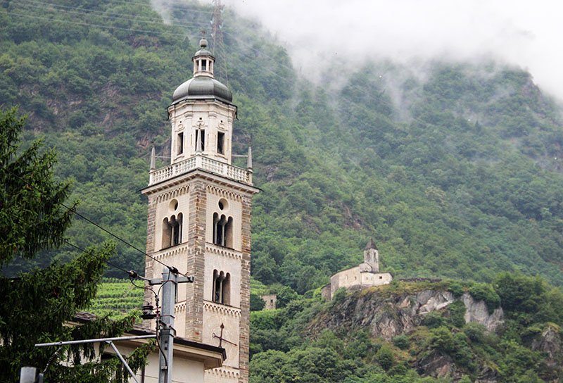 torre do sino basilica di tirano italia