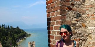 Sirmione: castelo e ruínas romanas no Lago di Garda vista do lago di garda sirmione castelo