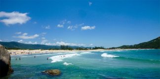 10 Praias de Santa Catarina que você deve visitar neste verão praia da ferrugem garopaba melhores praias de santa catarina