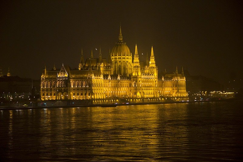 parlamento budapeste iluminado a noite