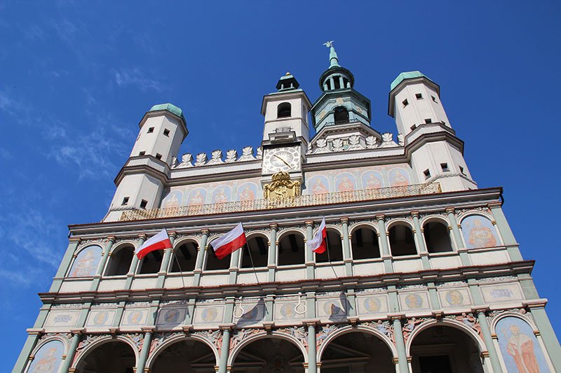 prefeitura de poznan bandeiras polonia decoracao