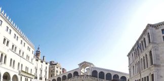 Vale a pena o passeio de gôndola em Veneza? dicas passeio de gondola em veneza ponte rialto