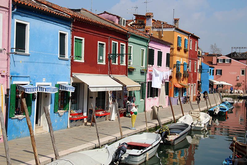 ilha com casas coloridas burano italia