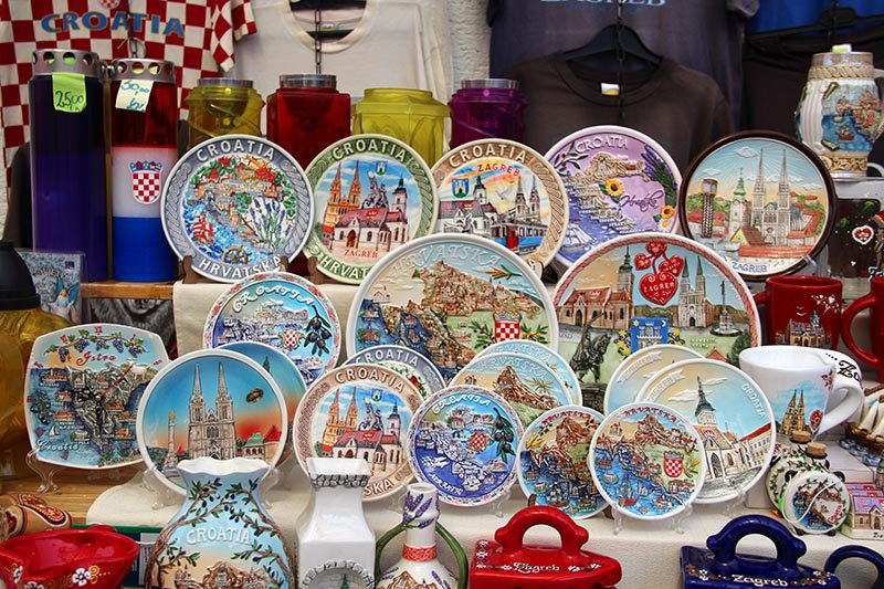 pratos decorativos lembranca zagreb croacia