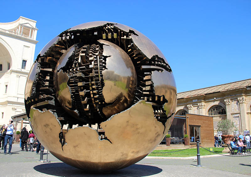 escultura bola gigantesca cobre vatiano