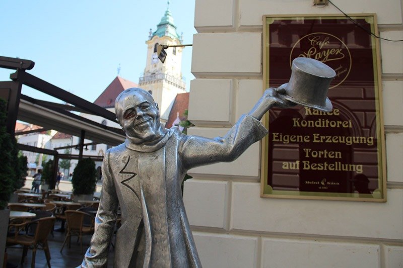 estatuas na bratislava o que fazer na eslovaquia
